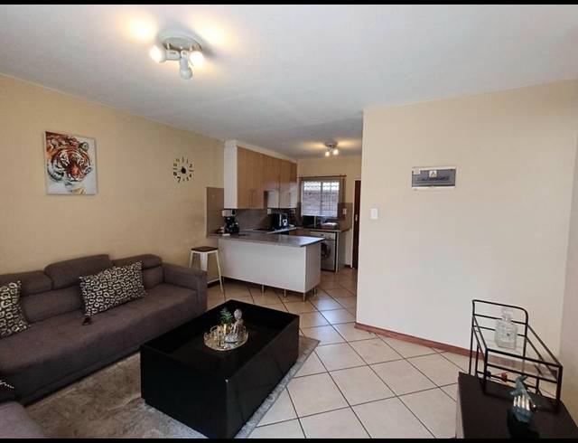 2 BEDROOM APARTMENT FOR SALE IN STONERIDGE